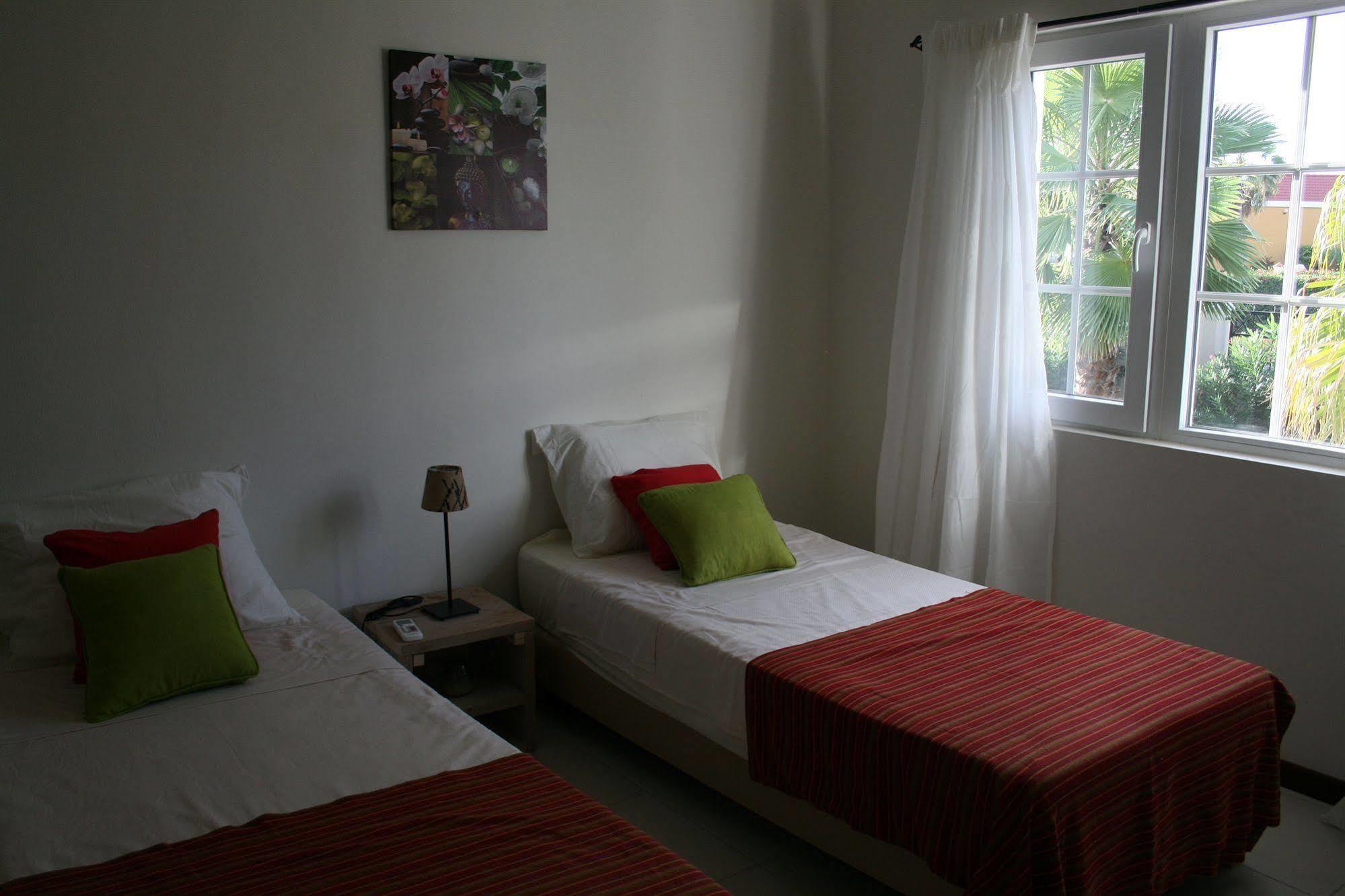 Hibiscus Beach House Jan Thiel Bagian luar foto