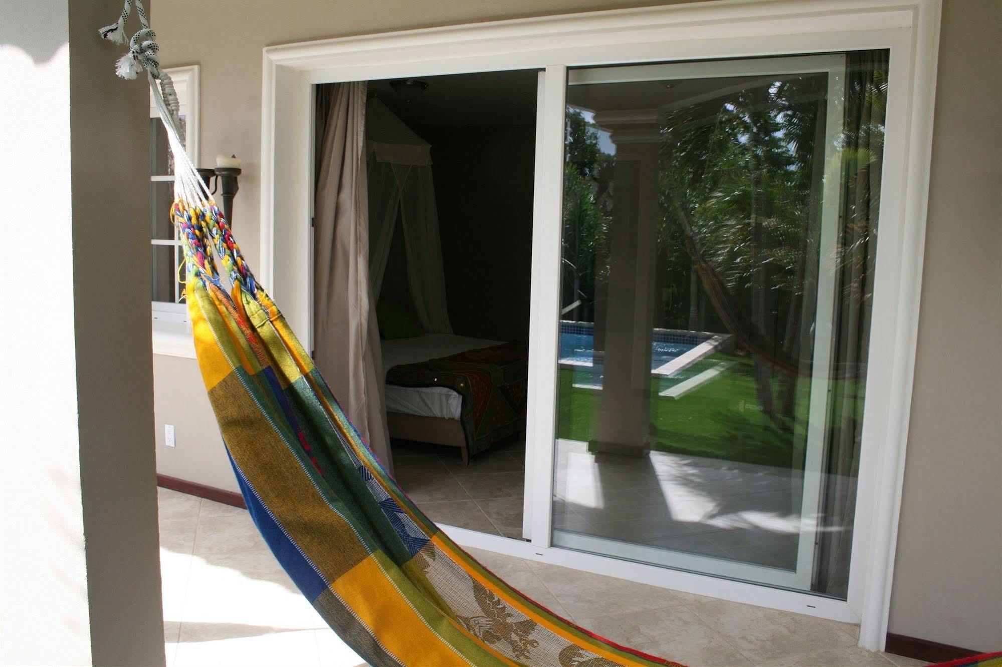 Hibiscus Beach House Jan Thiel Bagian luar foto