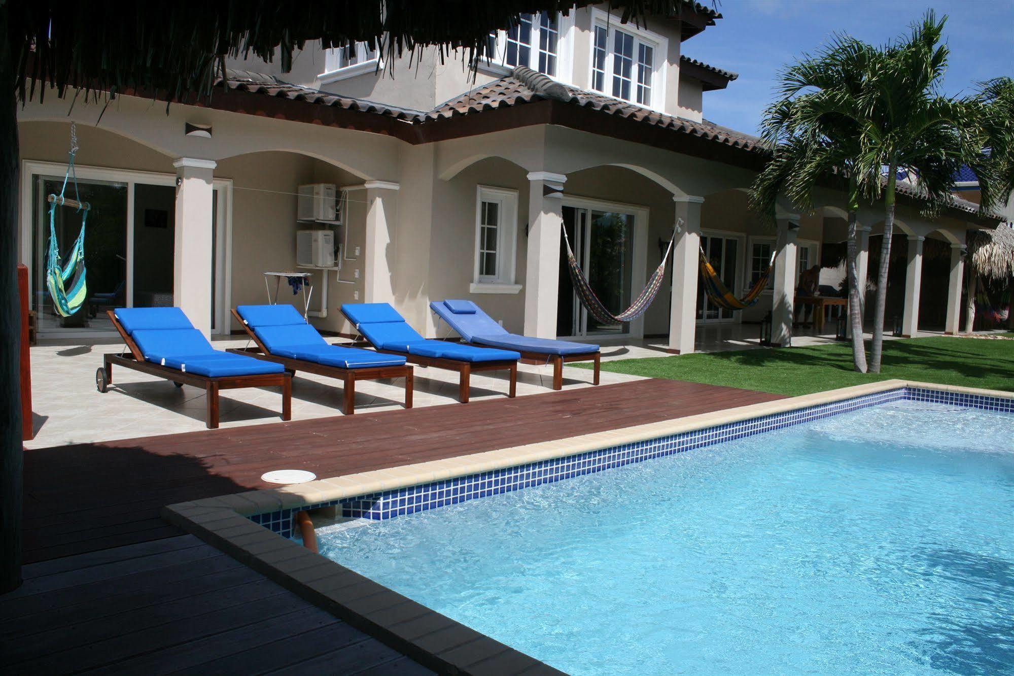Hibiscus Beach House Jan Thiel Bagian luar foto